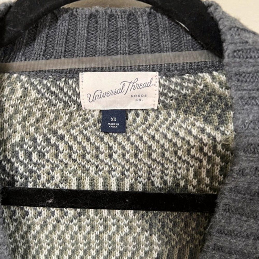 Universal‎ Thread XS cardigan - Picture 2 of 3